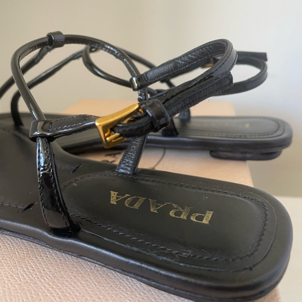Prada Patent Leather Thong Sandal Flats Size 6.5